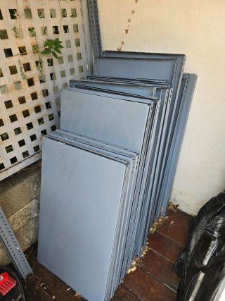 Estanterías metálicas modulares grises