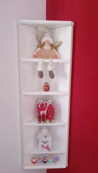 Muebles dormitorio blanco con detalles rojos