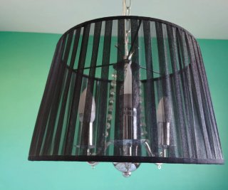 Lámpara de techo negra y plateada