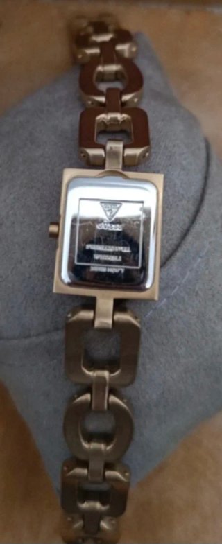 Reloj Guess Dorado Mujer