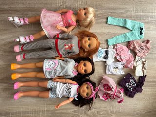 Muñecas con ropa y accesorios. Nancy
