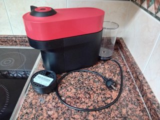 Cafetera Nespresso Roja Seminueva