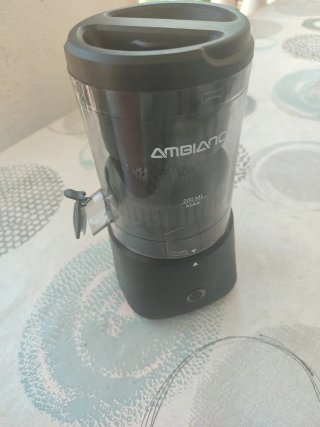 Exprimidor marca Ambiáno