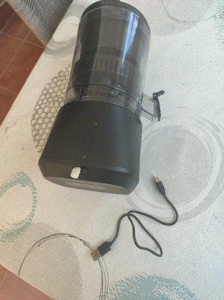Exprimidor marca Ambiáno