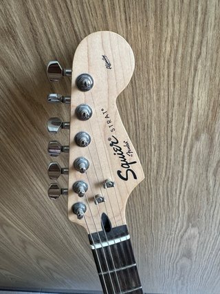 Guitarra Fender Squier Strat + Ampli