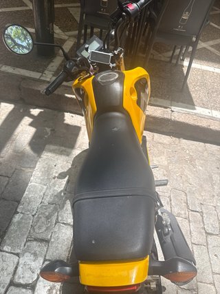 Honda Grom MSX 125 Amarilla