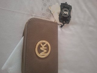 Cartera Michael Kors Beige y Dorada
