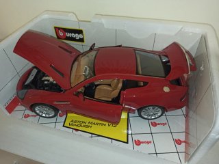 Modellino Auto Burago 1:18 Aston Martin