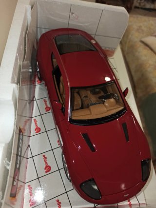 Modellino Auto Burago 1:18 Aston Martin