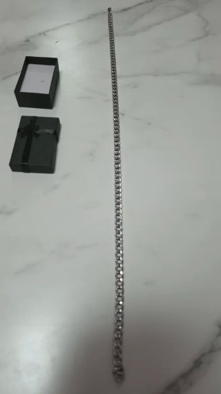 Cadena cubana plateada