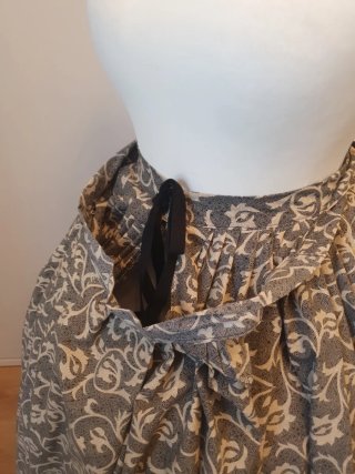 Falda traje regional beige y gris