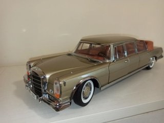 Modellino Auto Mercedes 1/18