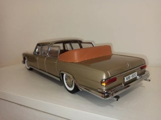 Modellino Auto Mercedes 1/18