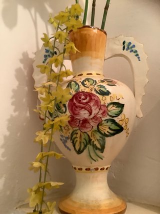 Cántaro de cerámica decorado