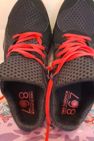 Zapatillas New Balance Negras y Rojas