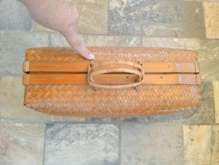 Valigia vintage in rattan midollino intrecciato