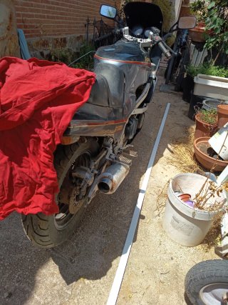 Kawasaki GPZ 600 R Negra