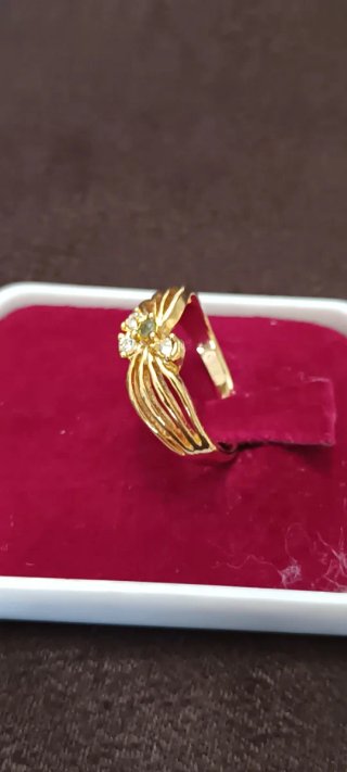 Anello vintage dorato con strass