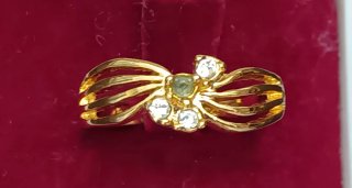 Anello vintage dorato con strass