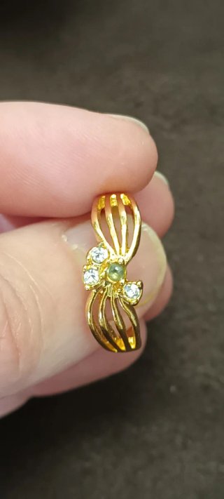 Anello vintage dorato con strass