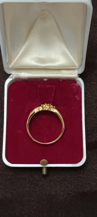 Anello vintage dorato con strass