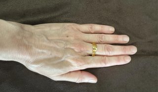 Anello vintage dorato con strass
