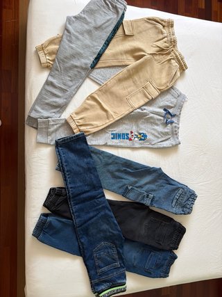 4 Pantalones vaqueros y 3 de chandal