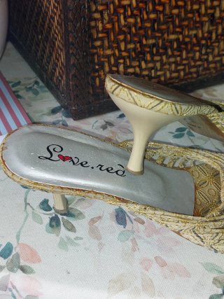 Sandalias Love.red doradas y plateadas