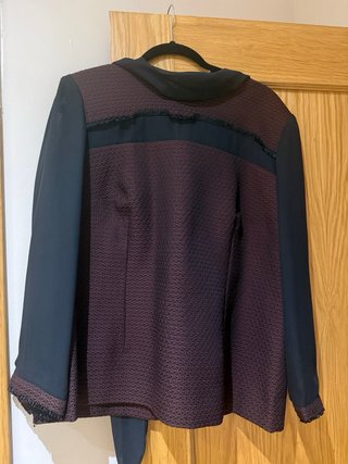 Elegante blusa morada y negra