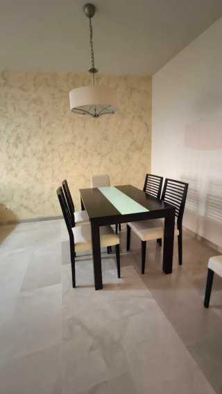 Mesa comedor y 4 sillas