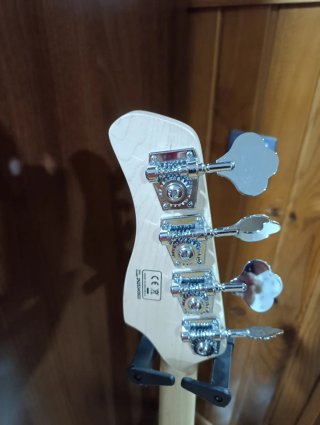 Bajo Marcus Miller V7 2ª Gen nuevo