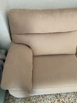 Sofá de tela beige