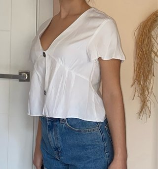 Blusa blanca con botones Zara