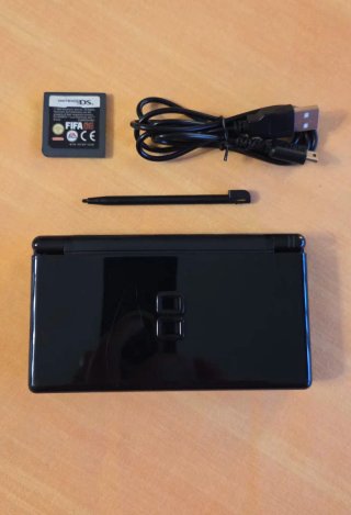 Nintendo DS Lite Negra + FIFA 06