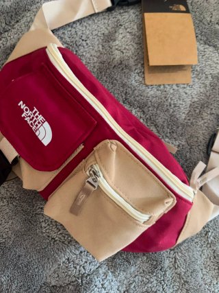 Riñonera The North Face Roja y Beige