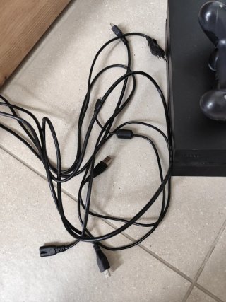 PS4 408GB + FIFA 26+Juegos Descargados. Negociable