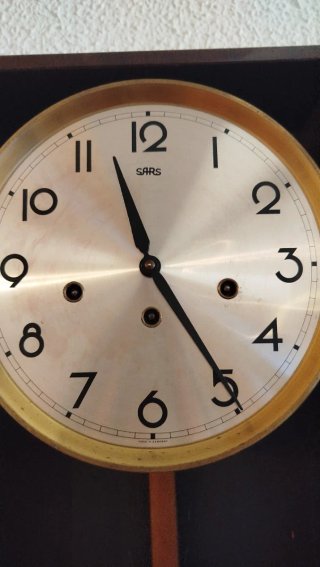 Reloj de péndulo antiguo