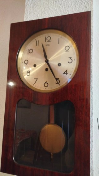Reloj de péndulo antiguo