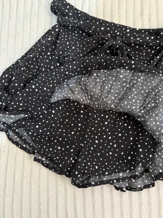 Falda corta con lunares