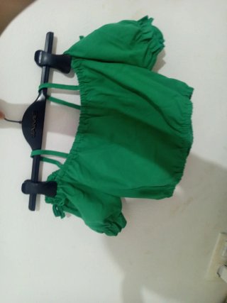 Top corto Shein verde