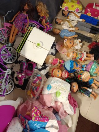 Lote muñecas Barbie y accesorios