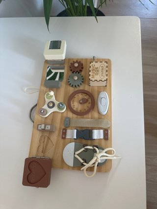 Tabla de actividades Montessori. Compré por 30 eu