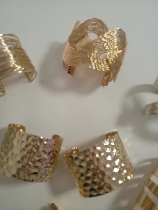 Lote Brazaletes Dorados y Plateados