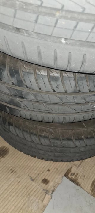 4 Llanta y Neumático Casi Nuevo