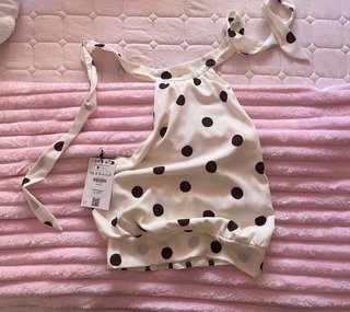 Top Bershka lunares blanco y marrón Talla XS