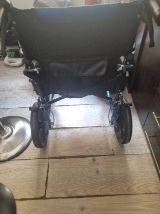 Vendo sillas de ruedas pegarle