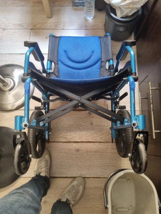 Vendo sillas de ruedas pegarle