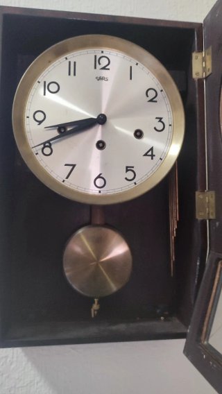 Reloj de pared SARS marrón y dorado
