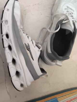 Zapatillas Tenth grises y blancas talla 45