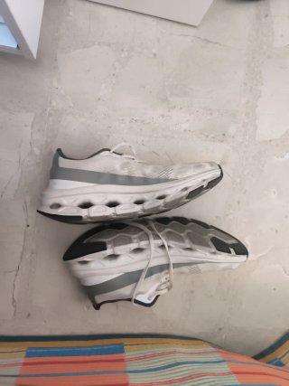 Zapatillas Tenth grises y blancas talla 45